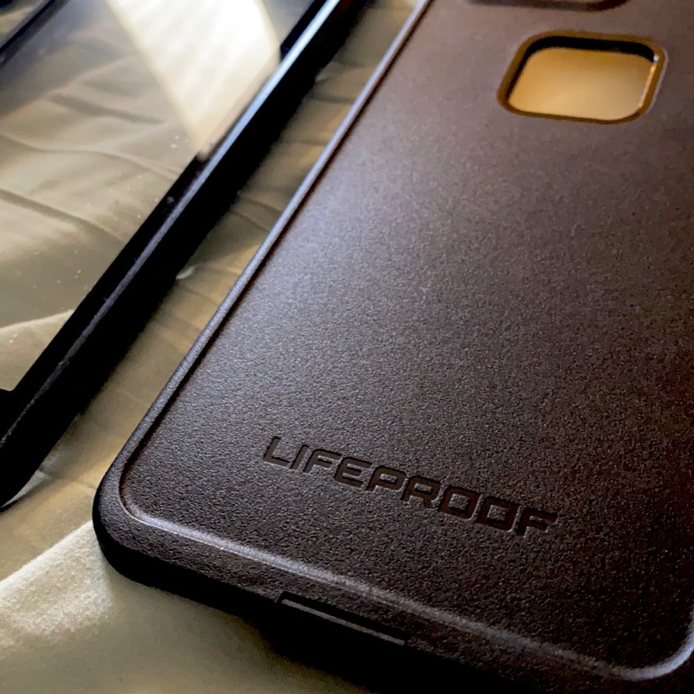 Life proof (water proof case)
